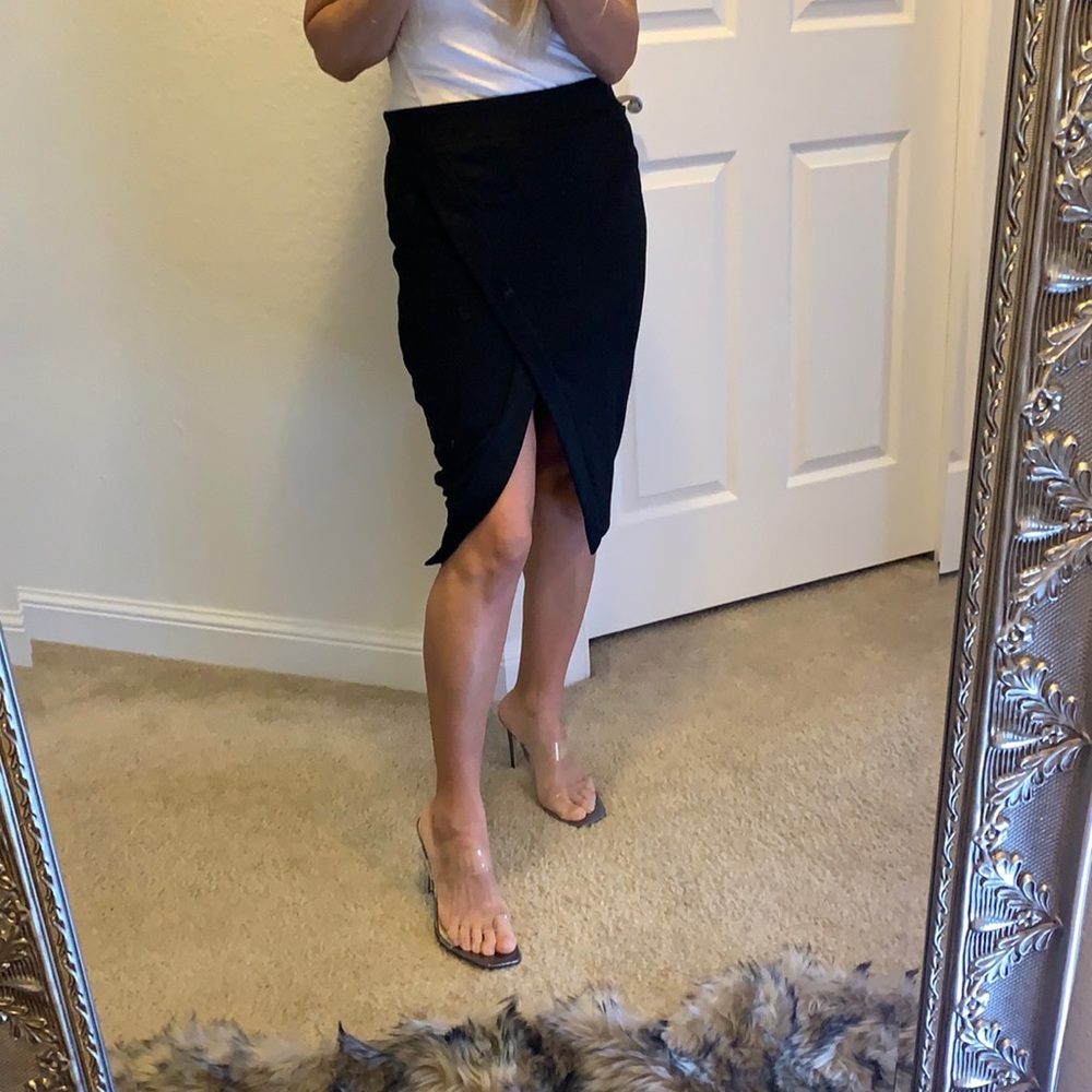 Jessica Simpson Karen Black Embossed skirt Sz S